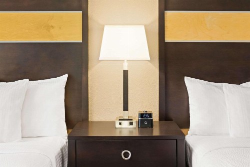 La Quinta Inn & Suites by Wyndham Richmond-Midlothian - image 20