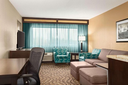 La Quinta Inn & Suites by Wyndham Richmond-Midlothian - image 23
