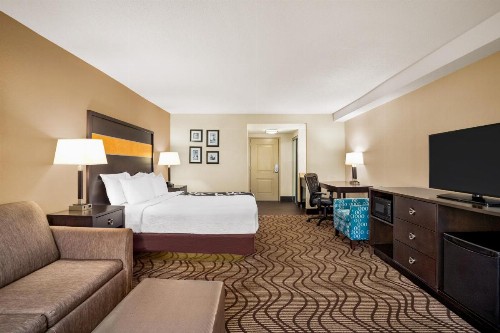 La Quinta Inn & Suites by Wyndham Richmond-Midlothian - image 48