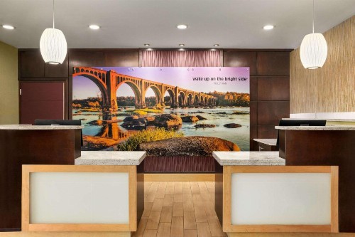 La Quinta Inn & Suites by Wyndham Richmond-Midlothian - image 5