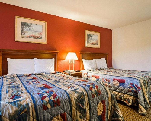 Econo Lodge Richmond - image 15