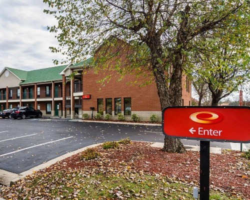 Econo Lodge Richmond - image 17