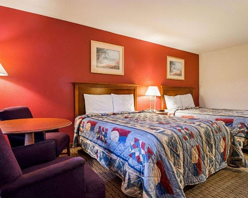 Econo Lodge Richmond - image 19