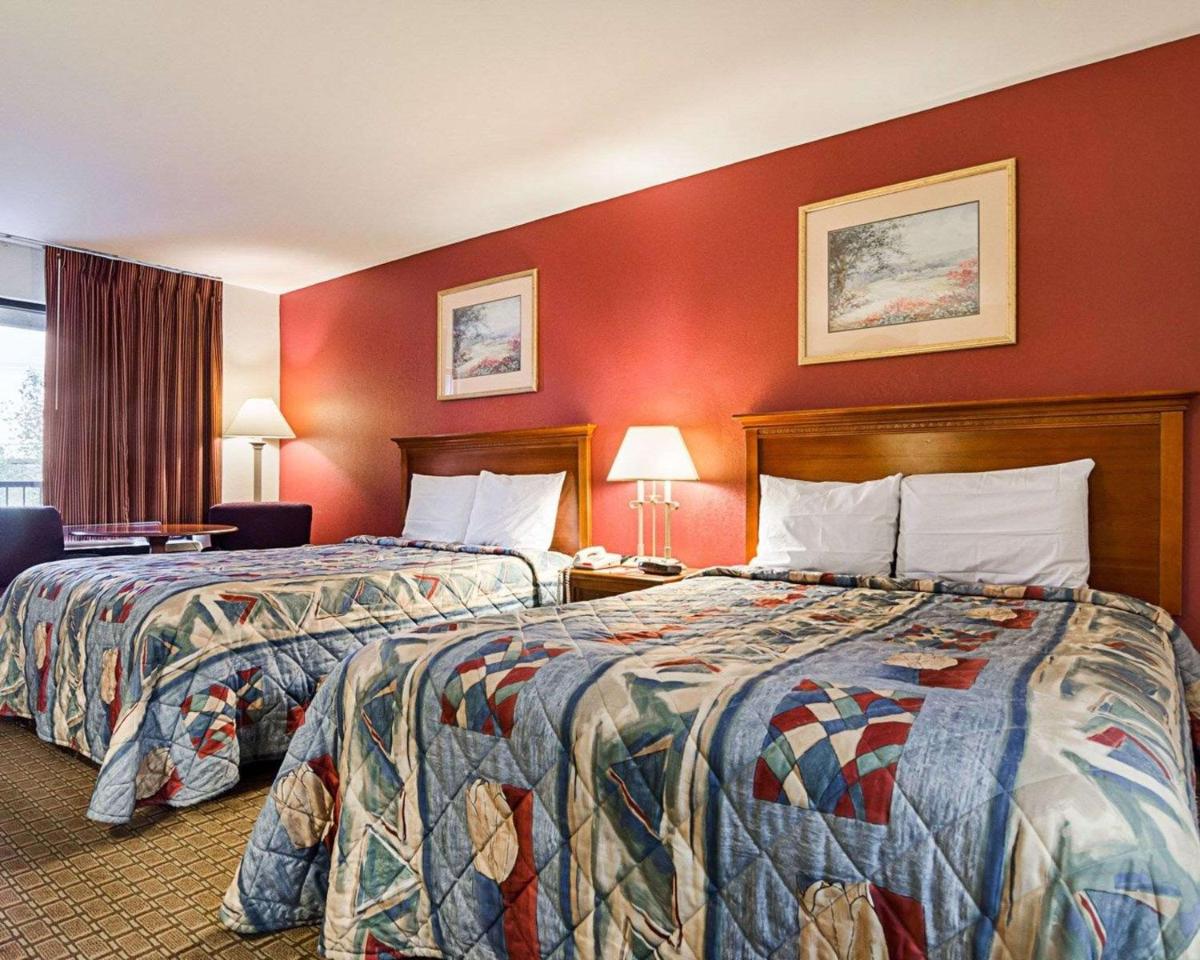 Econo Lodge Richmond - image 7