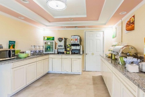 Quality Inn Central - image 12