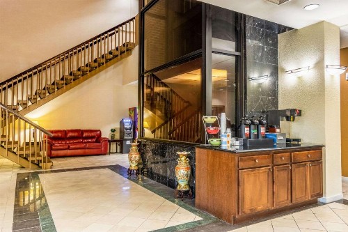 Quality Inn Central - image 27