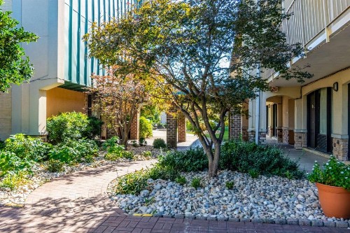 Quality Inn Central - image 37