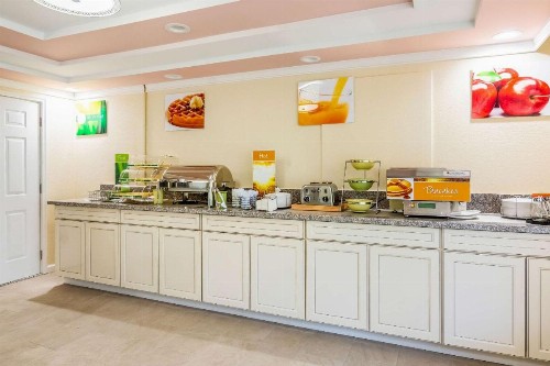 Quality Inn Central - image 5