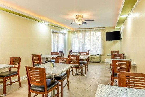 Quality Inn Central - image 7