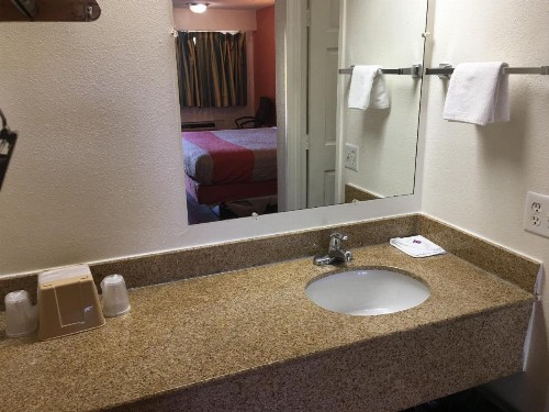 Motel 6-Richmond VA - Midlothian Turnpike - image 11