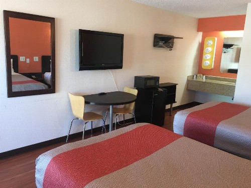 Motel 6-Richmond VA - Midlothian Turnpike - image 3
