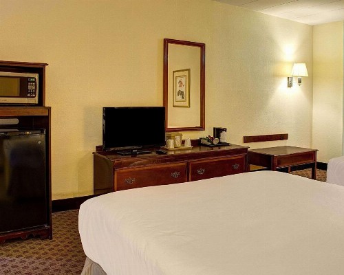 Quality Inn North - image 5