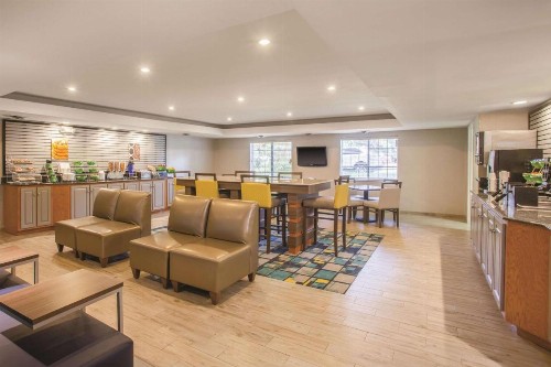 La Quinta Inn by Wyndham Richmond South - image 10