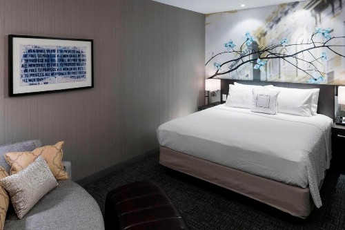 Courtyard by Marriott Richmond Downtown - image 3