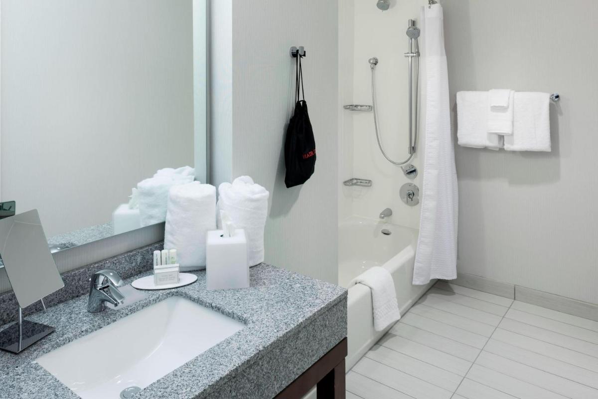 Courtyard by Marriott Richmond Downtown - image 7