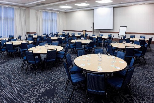 Courtyard by Marriott Richmond Downtown - image 9