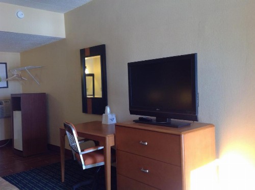 DIAMOND INN & SUITES - image 12