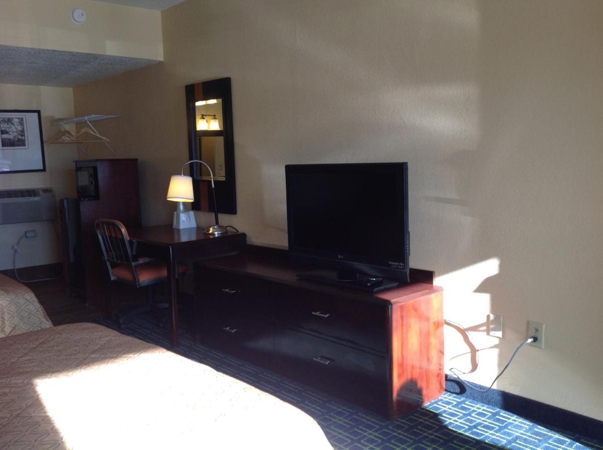 DIAMOND INN & SUITES - image 6