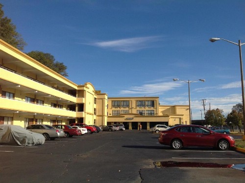DIAMOND INN & SUITES - image 8