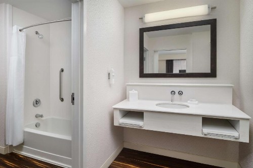 Hampton Inn & Suites - Richmond - Downtown VA - image 11