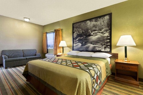 Super 8 by Wyndham Ridgecrest - image 18