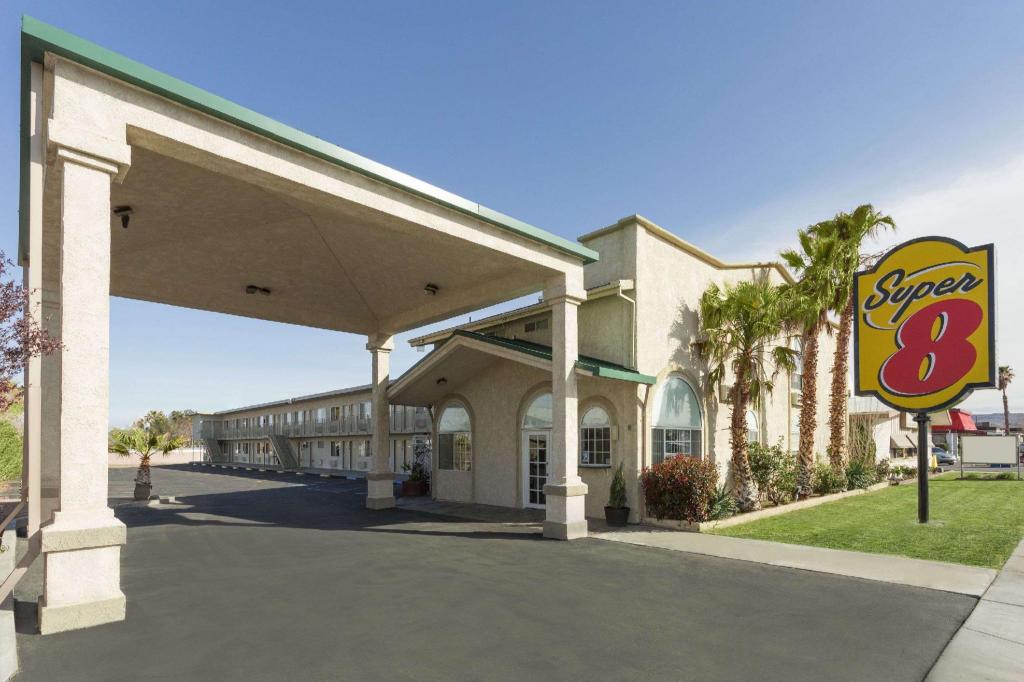 Super 8 by Wyndham Ridgecrest - image 4