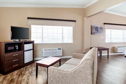 Best Western China Lake Inn - image 16