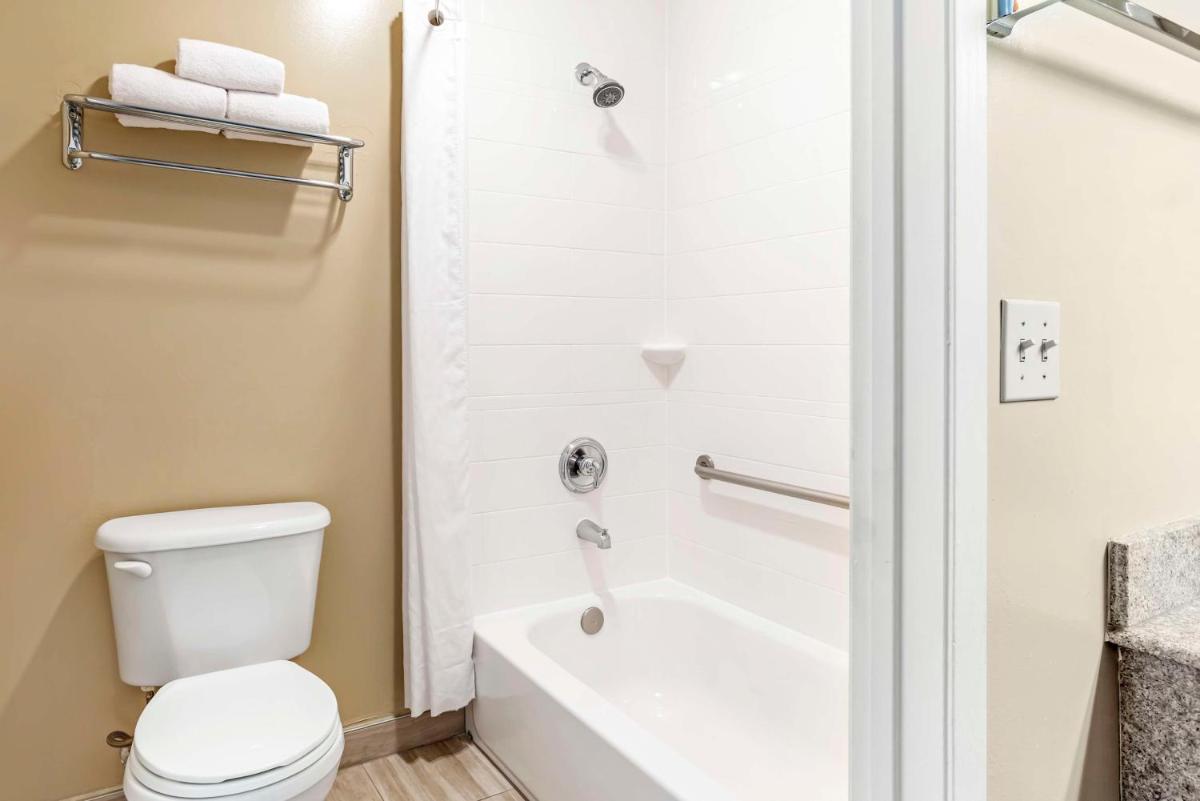Best Western China Lake Inn - image 2
