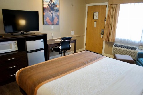 Best Western China Lake Inn - image 20