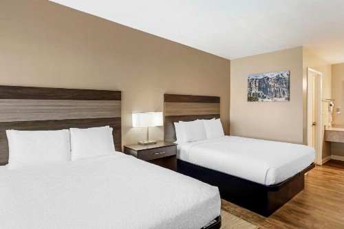 Best Western China Lake Inn - image 22