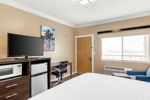 Best Western China Lake Inn - image 27