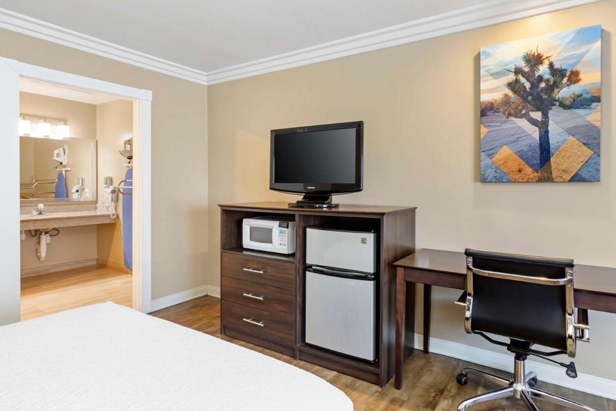 Best Western China Lake Inn - image 3