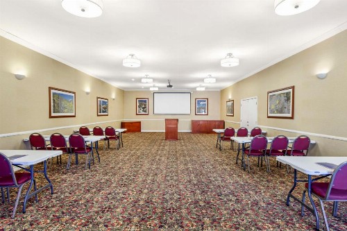 Best Western China Lake Inn - image 32
