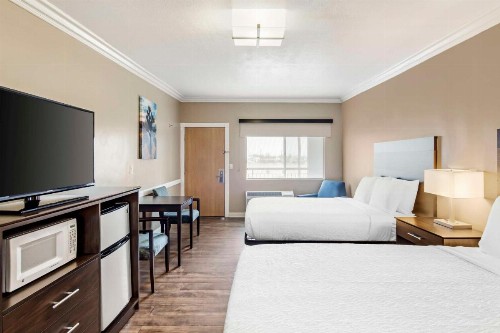 Best Western China Lake Inn - image 33