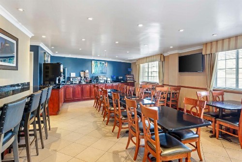 Best Western China Lake Inn - image 34