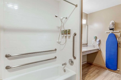 Best Western China Lake Inn - image 35