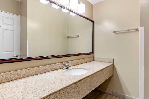 Best Western China Lake Inn - image 42