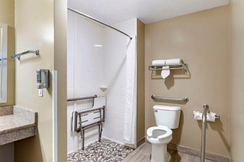 Best Western China Lake Inn - image 43