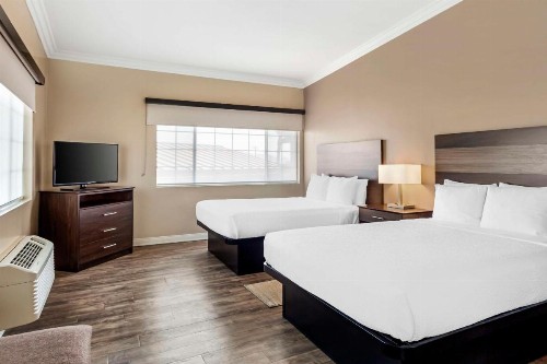 Best Western China Lake Inn - image 47