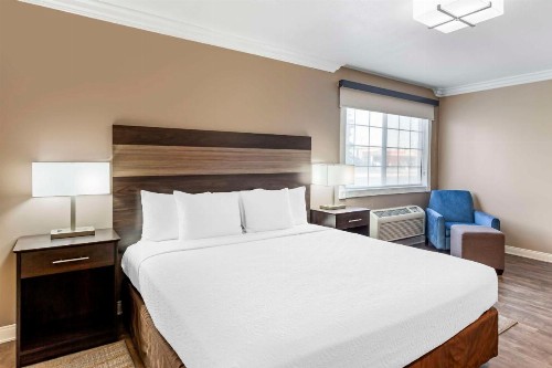 Best Western China Lake Inn - image 48