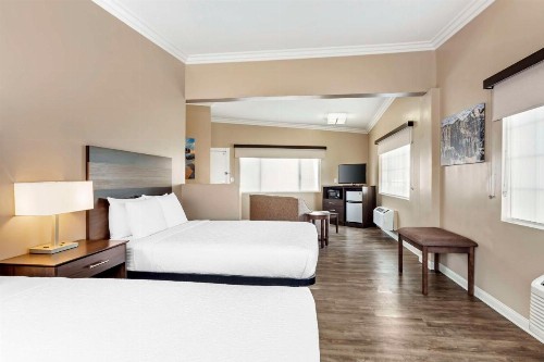 Best Western China Lake Inn - image 7
