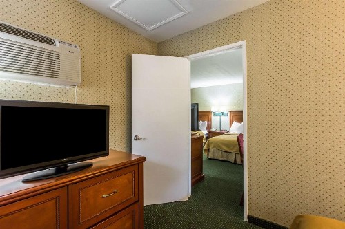 Quality Inn Near China Lake Naval Station - image 11