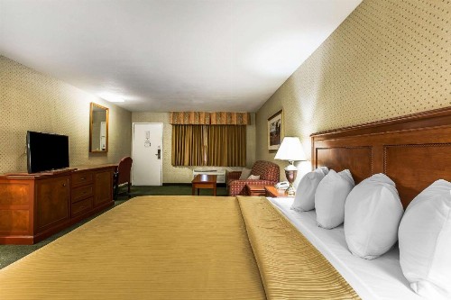 Quality Inn Near China Lake Naval Station - image 12