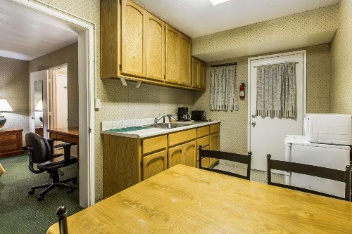 Quality Inn Near China Lake Naval Station - image 13