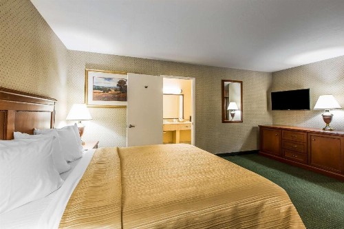 Quality Inn Near China Lake Naval Station - image 15