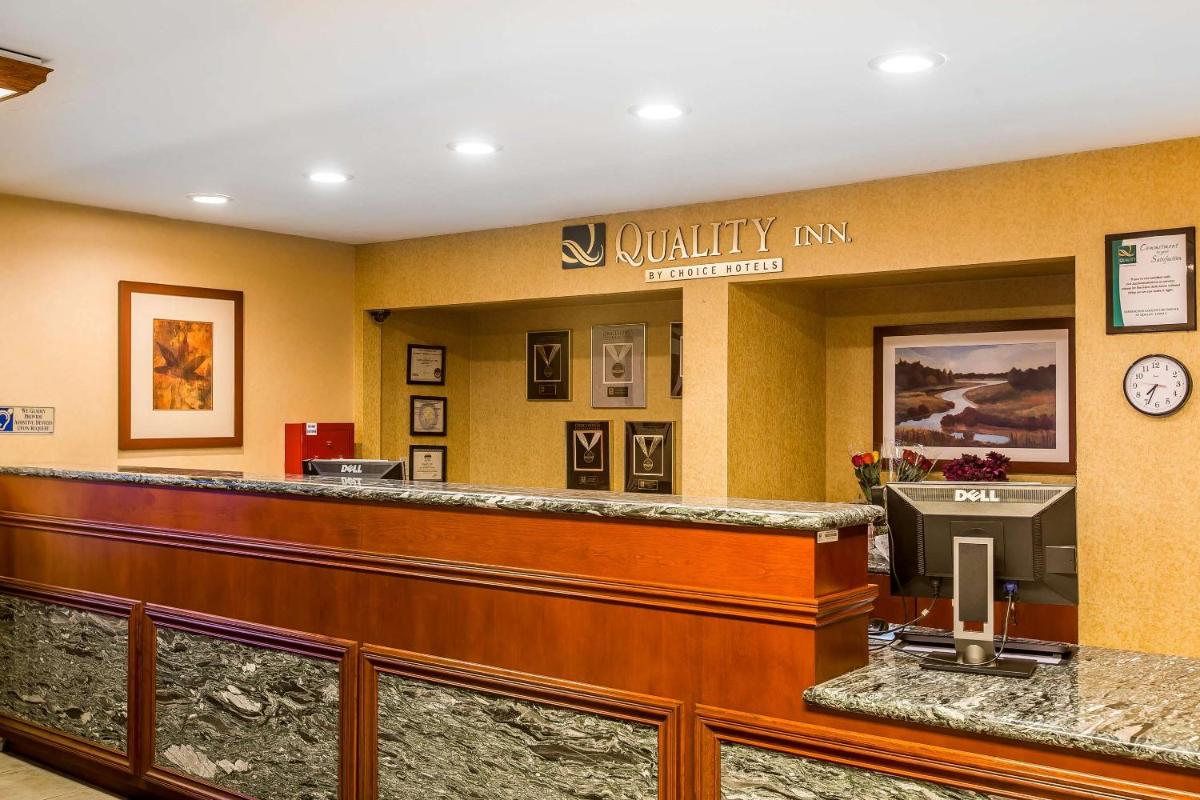 Quality Inn Near China Lake Naval Station - image 2
