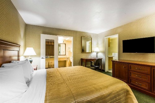 Quality Inn Near China Lake Naval Station - image 29