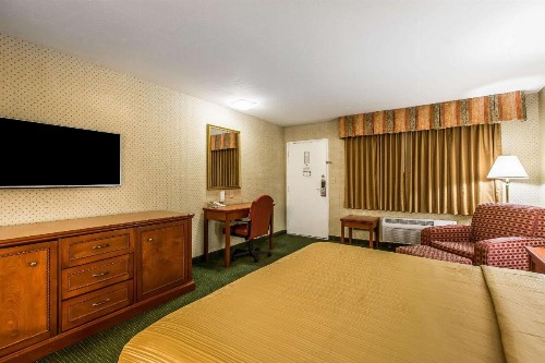 Quality Inn Near China Lake Naval Station - image 32