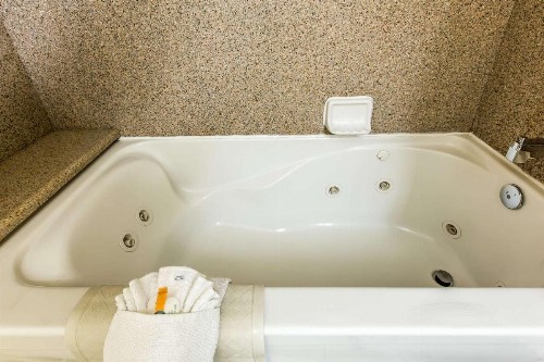Quality Inn Near China Lake Naval Station - image 33