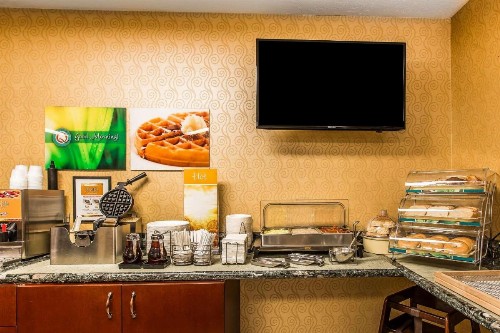Quality Inn Near China Lake Naval Station - image 4